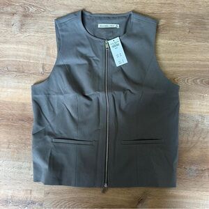 Abercrombie & Fitch Gray Sleeveless Zip-Front Vest